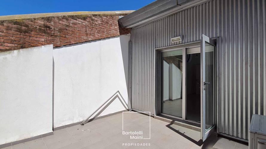 VENTA | OFICINA CON BAÑO PRIVADO + cochera | CARBALLO 186