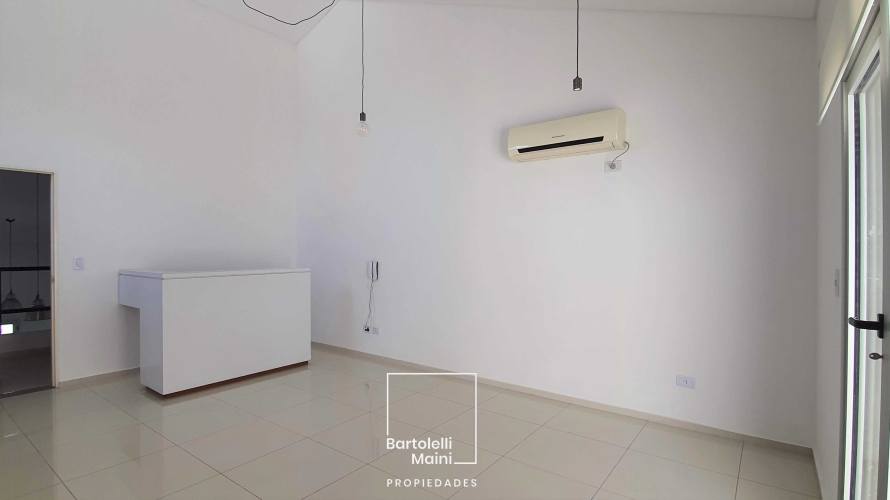VENTA | OFICINA CON BAÑO PRIVADO + cochera | CARBALLO 186