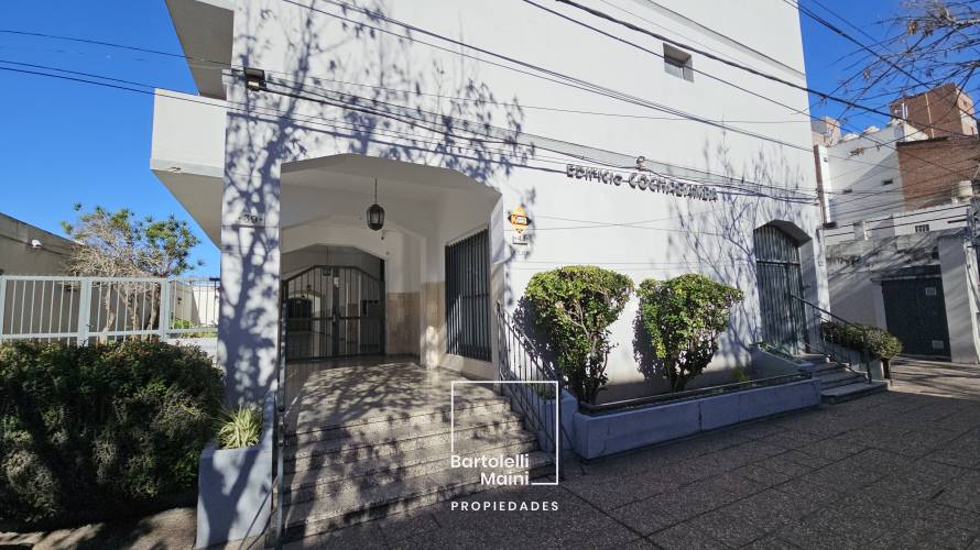 VENTA | Depto 2 dormitorios + Cochera | COCHABAMBA 45