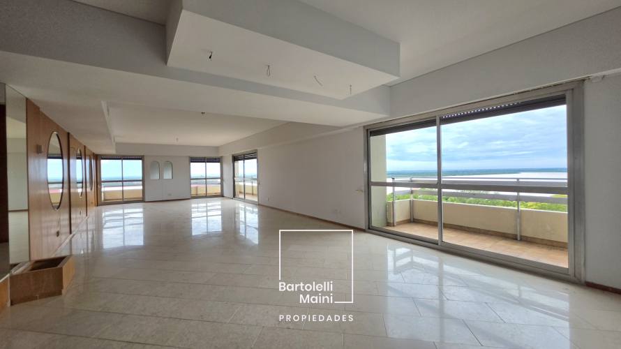 ALQUILER | 1° de Mayo 953 | Piso Excl. 312m2 + cochera