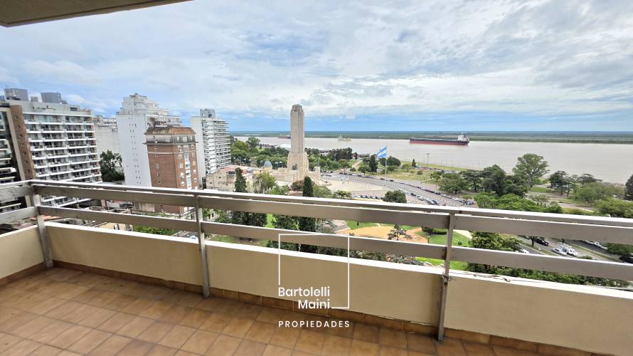 ALQUILER | 1° de Mayo 953 | Piso Excl. 312m2 + cochera