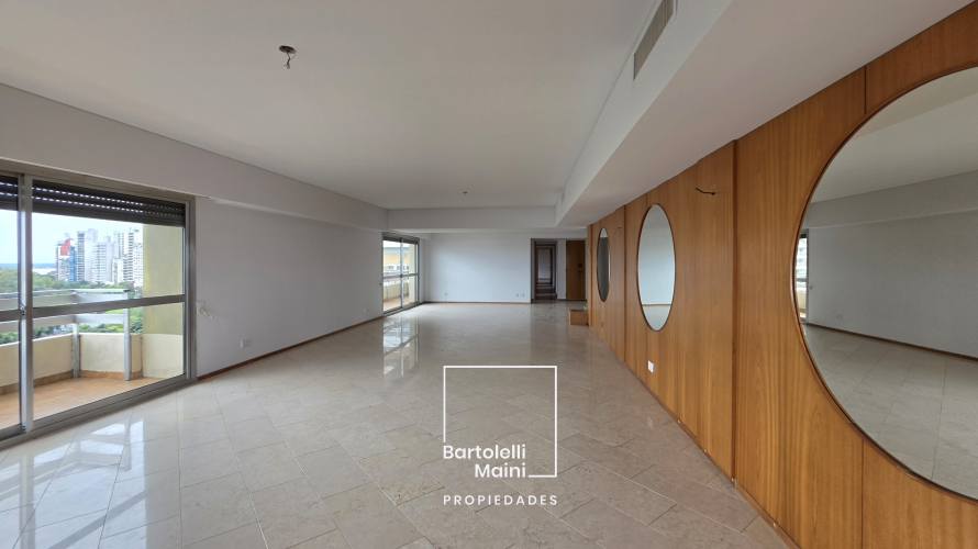 ALQUILER | 1° de Mayo 953 | Piso Excl. 312m2 + cochera