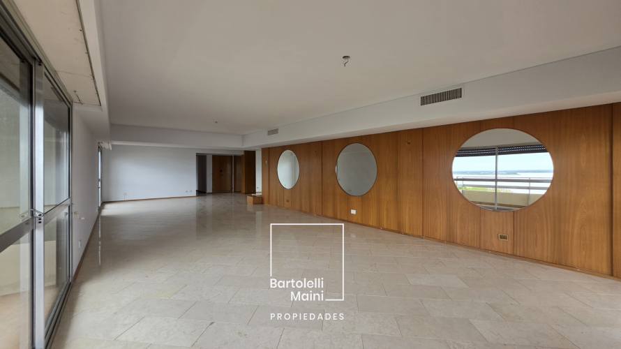 ALQUILER | 1° de Mayo 953 | Piso Excl. 312m2 + cochera