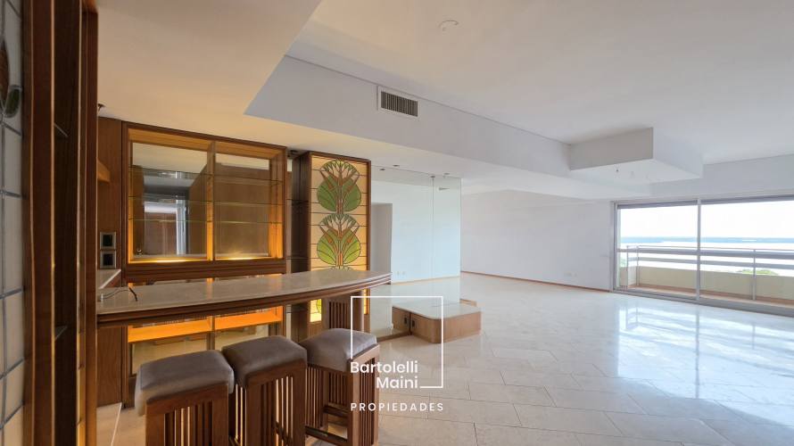 ALQUILER | 1° de Mayo 953 | Piso Excl. 312m2 + cochera