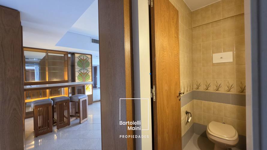 ALQUILER | 1° de Mayo 953 | Piso Excl. 312m2 + cochera
