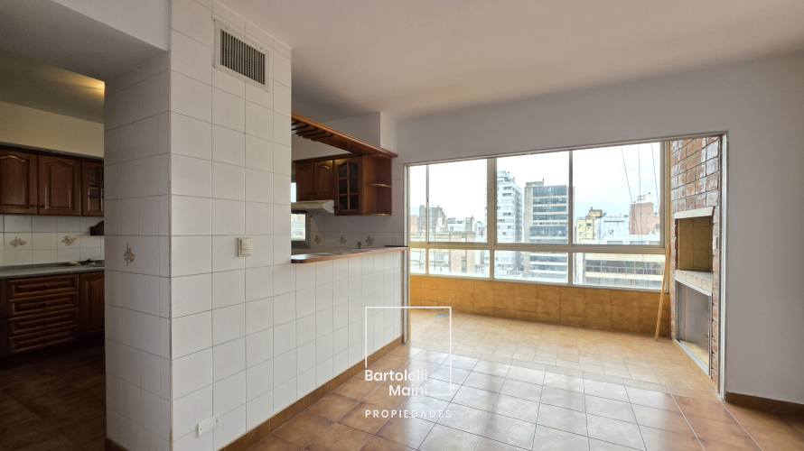 ALQUILER | 1° de Mayo 953 | Piso Excl. 312m2 + cochera