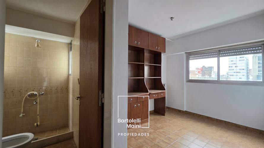ALQUILER | 1° de Mayo 953 | Piso Excl. 312m2 + cochera