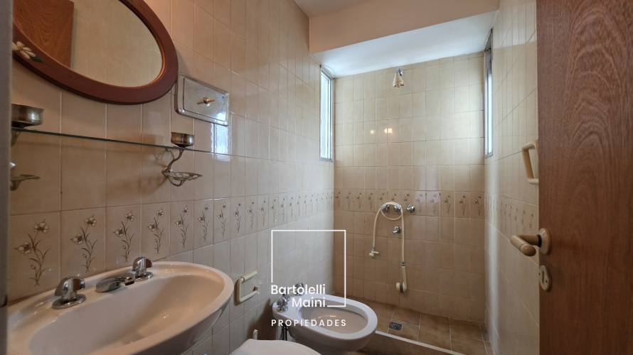 ALQUILER | 1° de Mayo 953 | Piso Excl. 312m2 + cochera
