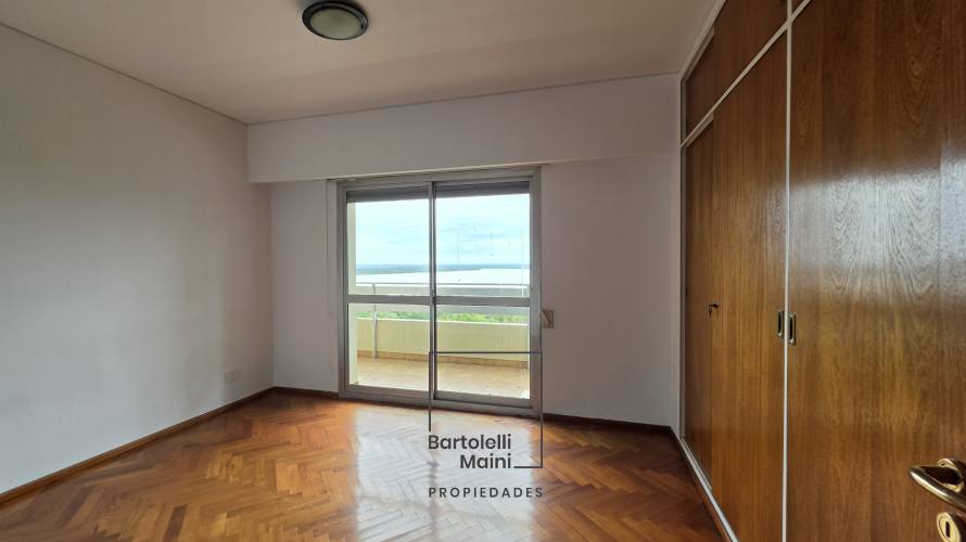 ALQUILER | 1° de Mayo 953 | Piso Excl. 312m2 + cochera