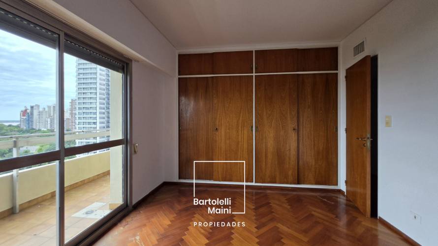 ALQUILER | 1° de Mayo 953 | Piso Excl. 312m2 + cochera