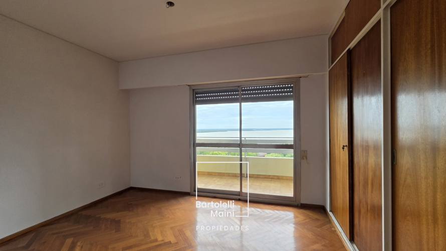 ALQUILER | 1° de Mayo 953 | Piso Excl. 312m2 + cochera