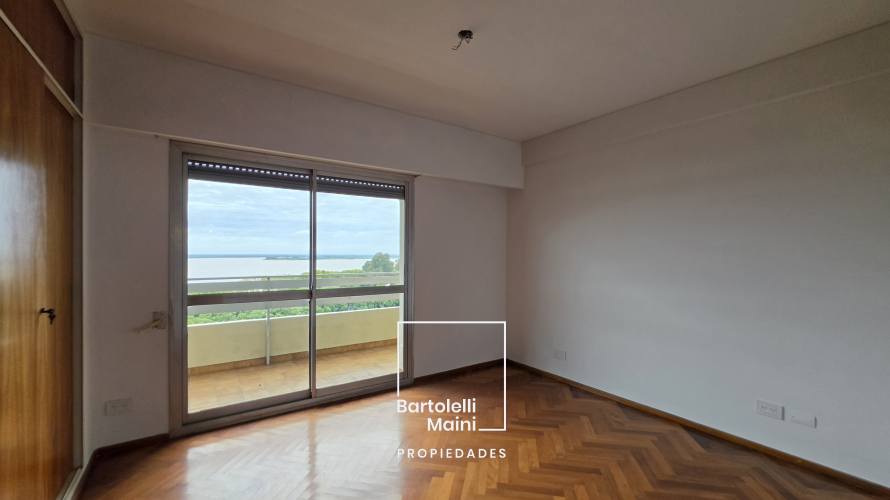 ALQUILER | 1° de Mayo 953 | Piso Excl. 312m2 + cochera