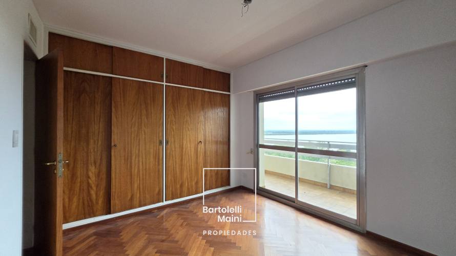ALQUILER | 1° de Mayo 953 | Piso Excl. 312m2 + cochera