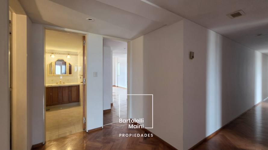 ALQUILER | 1° de Mayo 953 | Piso Excl. 312m2 + cochera