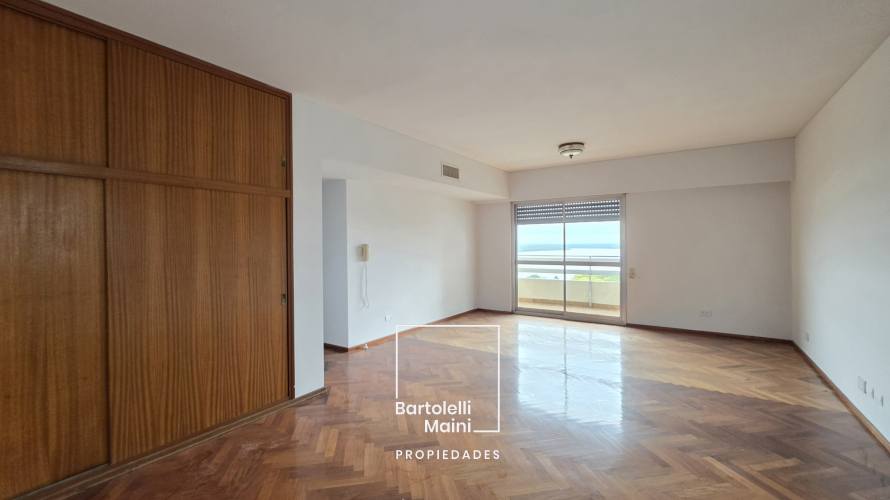 ALQUILER | 1° de Mayo 953 | Piso Excl. 312m2 + cochera