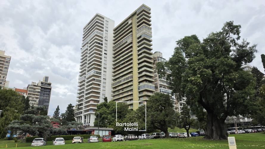 ALQUILER | 1° de Mayo 953 | Piso Excl. 312m2 + cochera