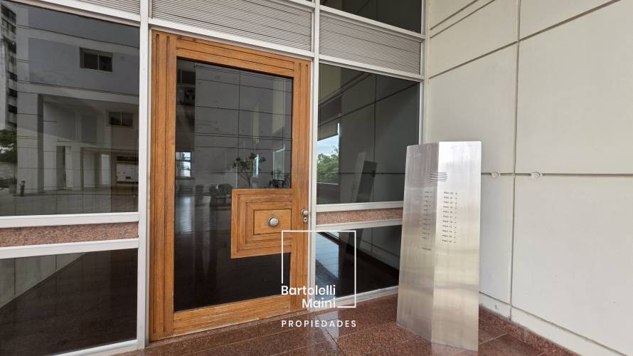 ALQUILER | 1° de Mayo 953 | Piso Excl. 312m2 + cochera