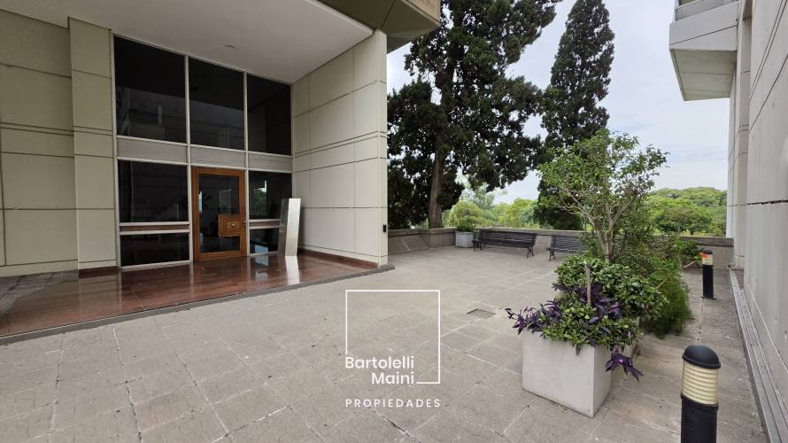 ALQUILER | 1° de Mayo 953 | Piso Excl. 312m2 + cochera