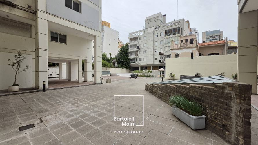 ALQUILER | 1° de Mayo 953 | Piso Excl. 312m2 + cochera