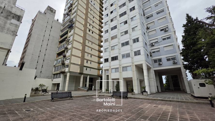 ALQUILER | 1° de Mayo 953 | Piso Excl. 312m2 + cochera