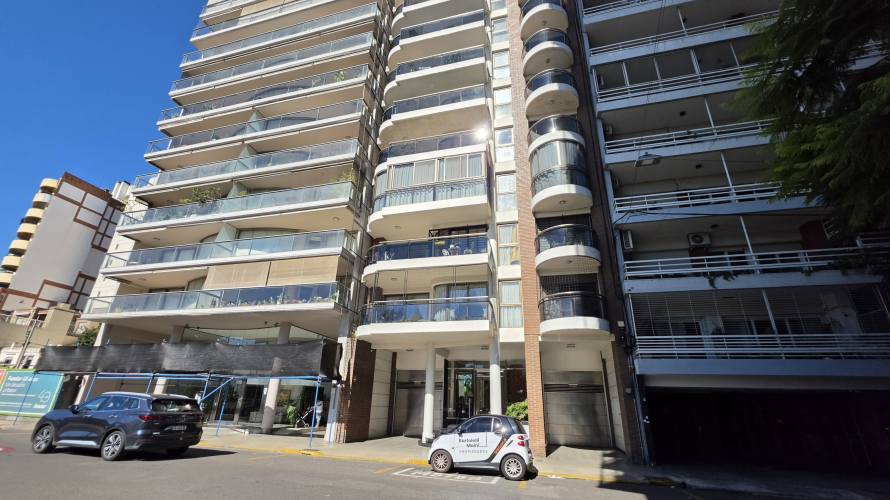 VENTA | Brown 1633 | Piso Excl. 3 Dorm. + 2 Cocheras