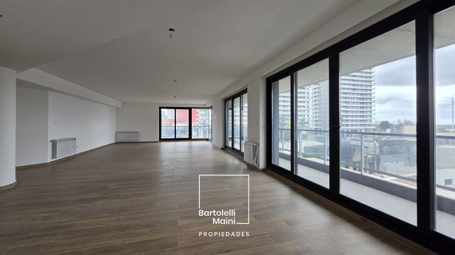 VENTA | Av. Caseros 242 Bis | Depto 3 dormitorios + cochera