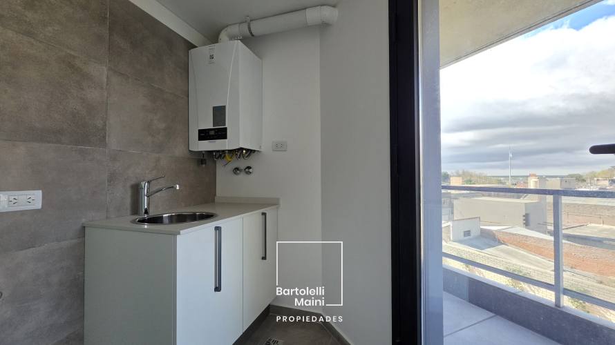 VENTA | Av. Caseros 242 Bis | Depto 3 dormitorios + cochera