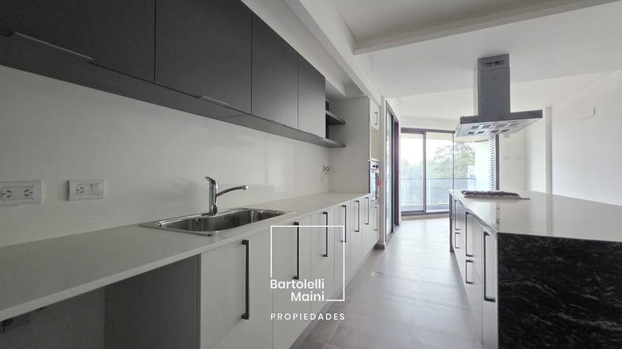 VENTA | Av. Caseros 242 Bis | Depto 3 dormitorios + cochera