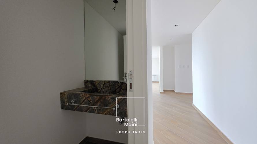 VENTA | Av. Caseros 242 Bis | Depto 3 dormitorios + cochera