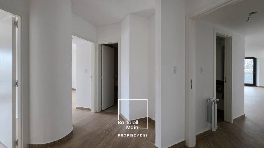 VENTA | Av. Caseros 242 Bis | Depto 3 dormitorios + cochera