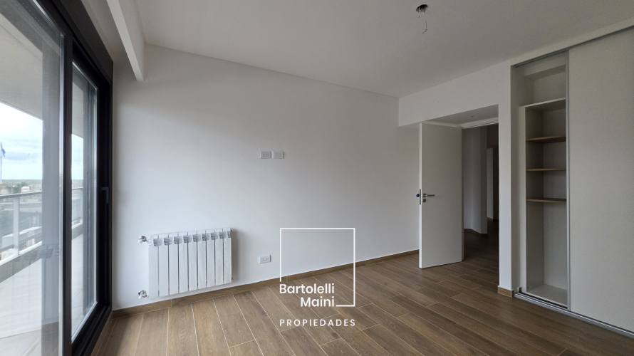 VENTA | Av. Caseros 242 Bis | Depto 3 dormitorios + cochera