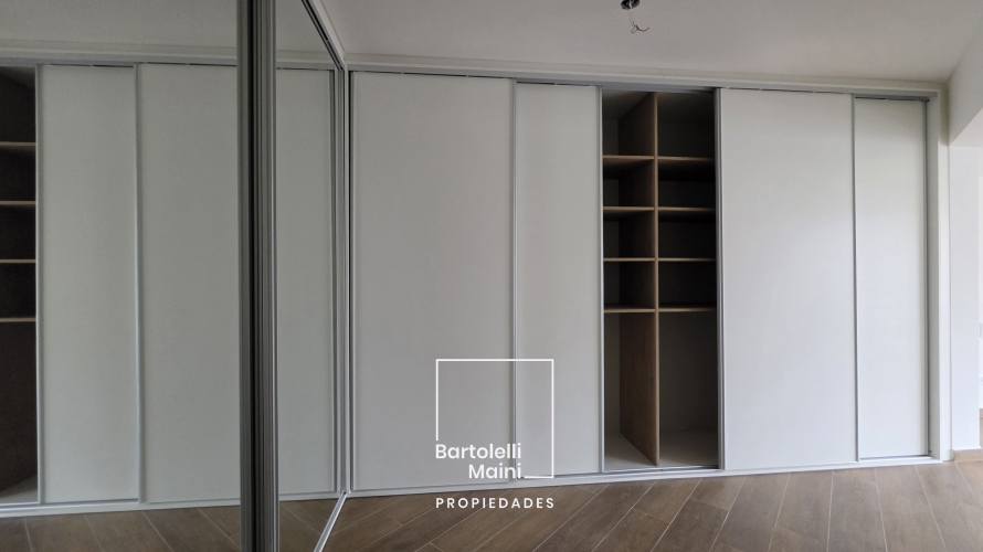 VENTA | Av. Caseros 242 Bis | Depto 3 dormitorios + cochera