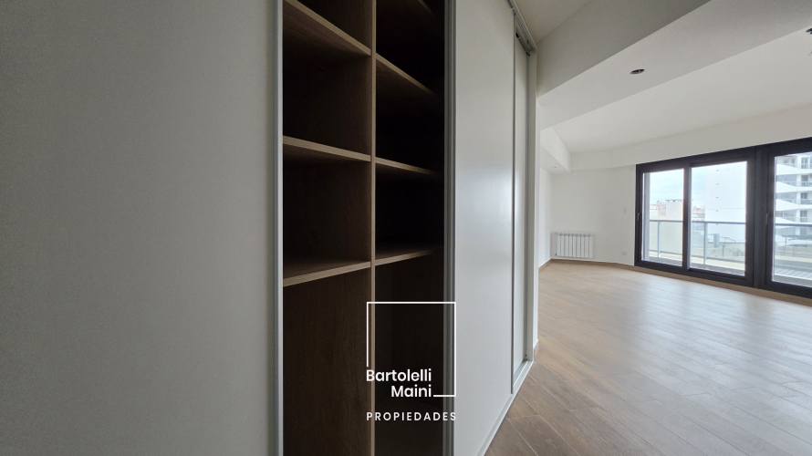 VENTA | Av. Caseros 242 Bis | Depto 3 dormitorios + cochera