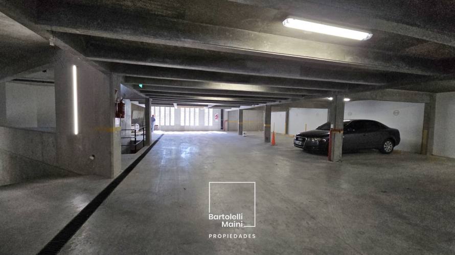 VENTA | Av. Caseros 242 Bis | Depto 3 dormitorios + cochera