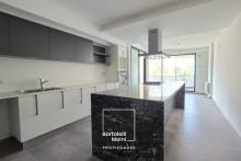 VENTA | Av. Caseros 242 Bis | Depto 3 dormitorios + cochera